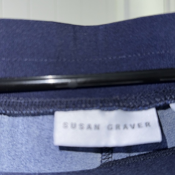 Size medium palazzo pants (can fit a size large) - Picture 8 of 8